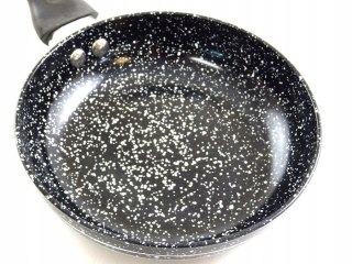 Patelnia tradycyjna 24 cm marmurowa