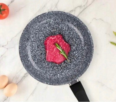Patelnia tradycyjna solidna 22 cm marmurowa